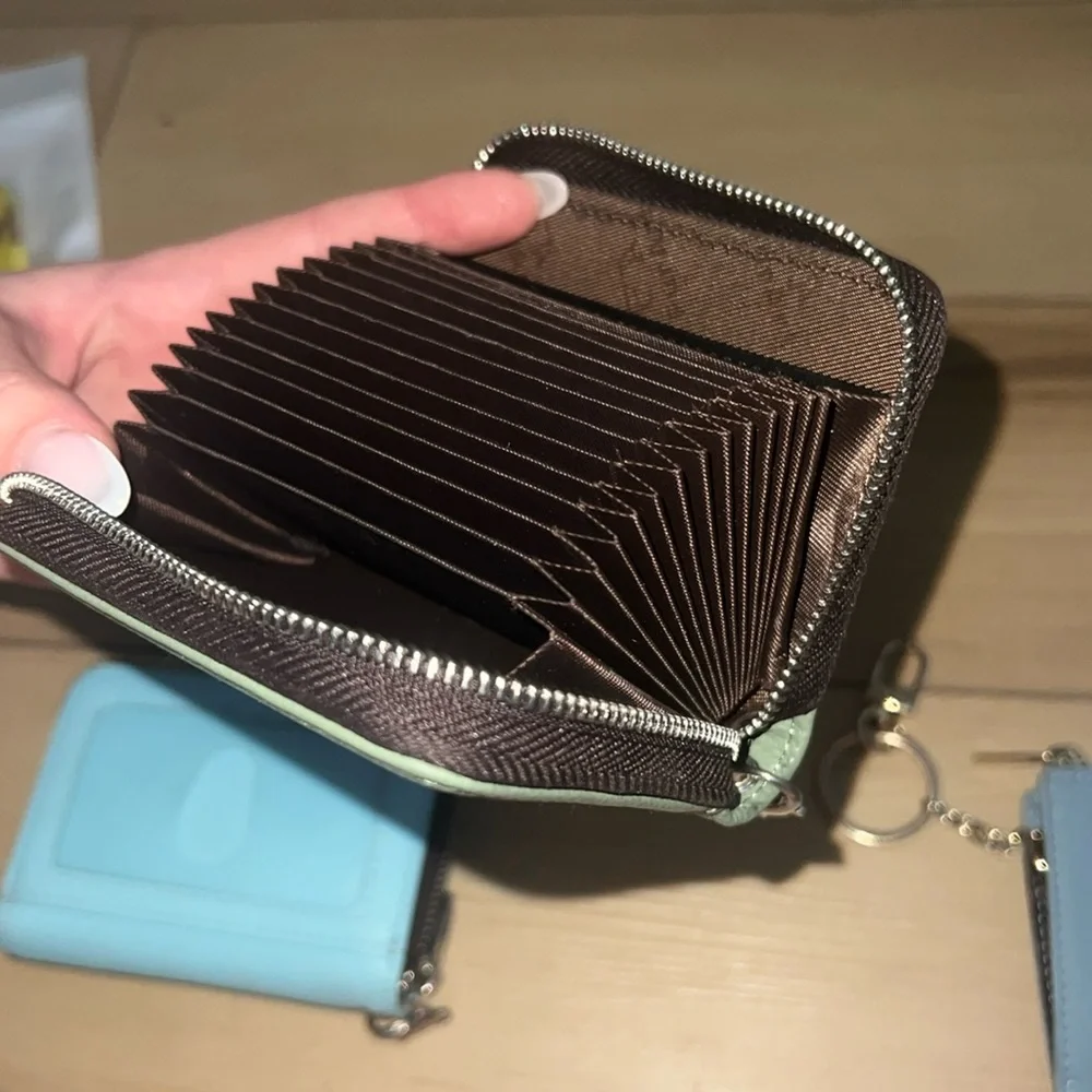 Keychain Wallet - Picture 3 of 3